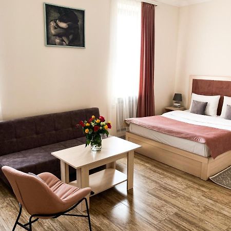 Alex Hotel Jerevan Buitenkant foto