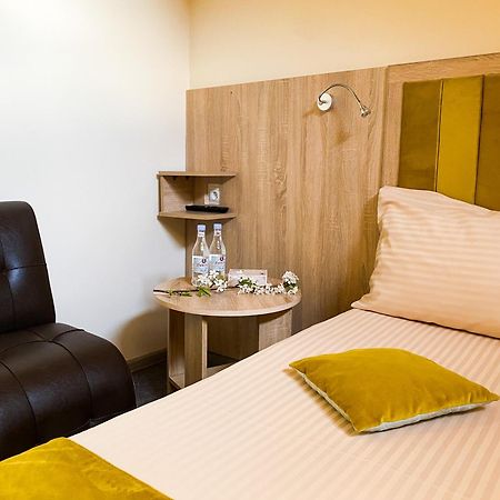 Alex Hotel Jerevan Buitenkant foto