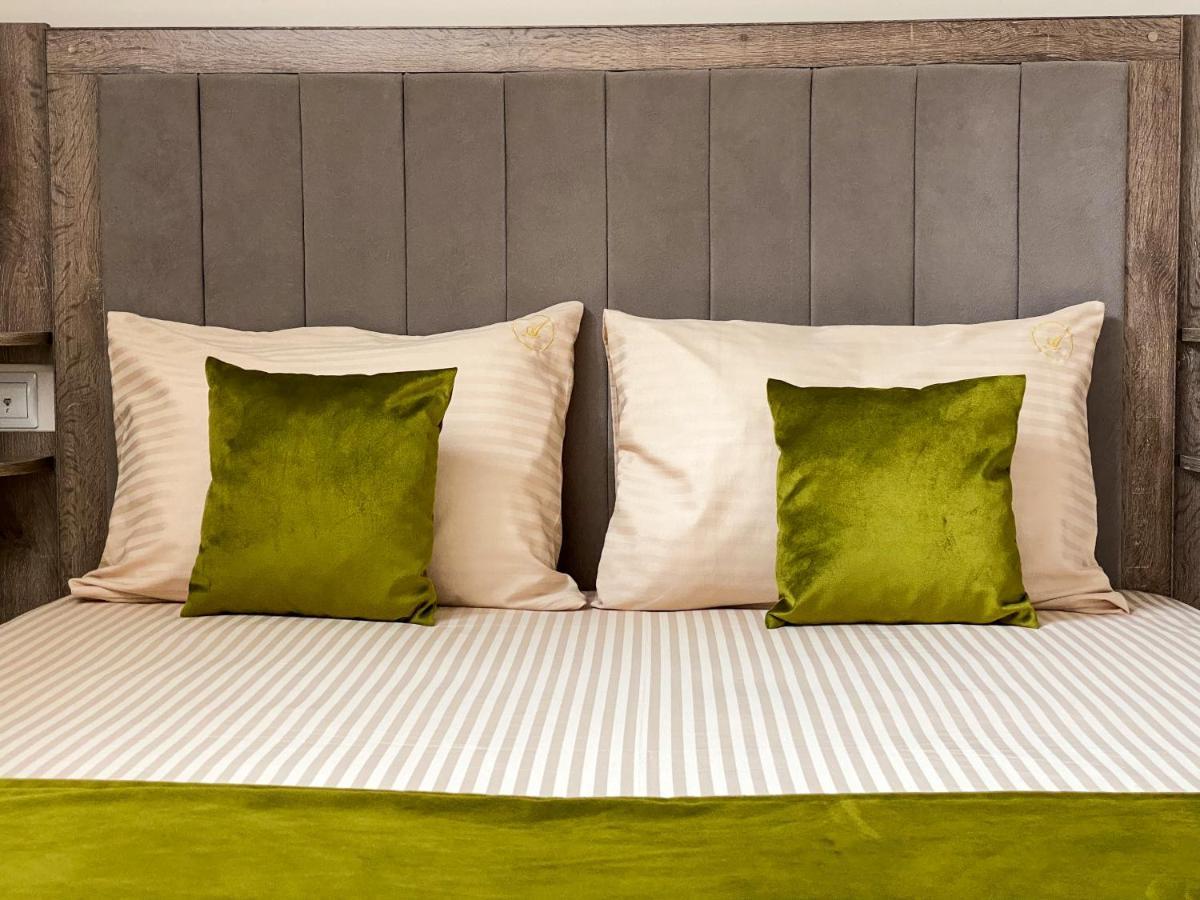 Alex Hotel Jerevan Buitenkant foto