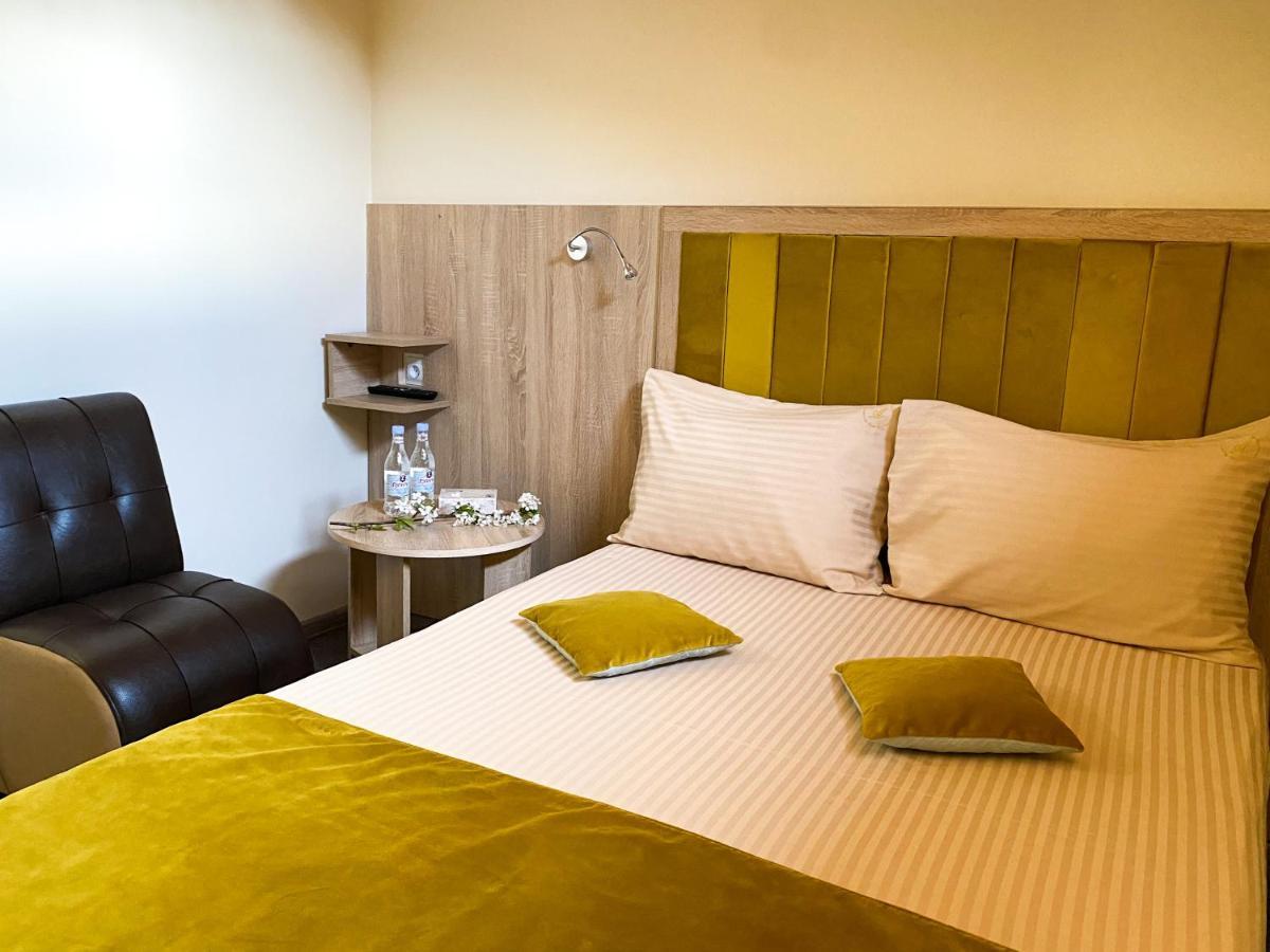 Alex Hotel Jerevan Buitenkant foto