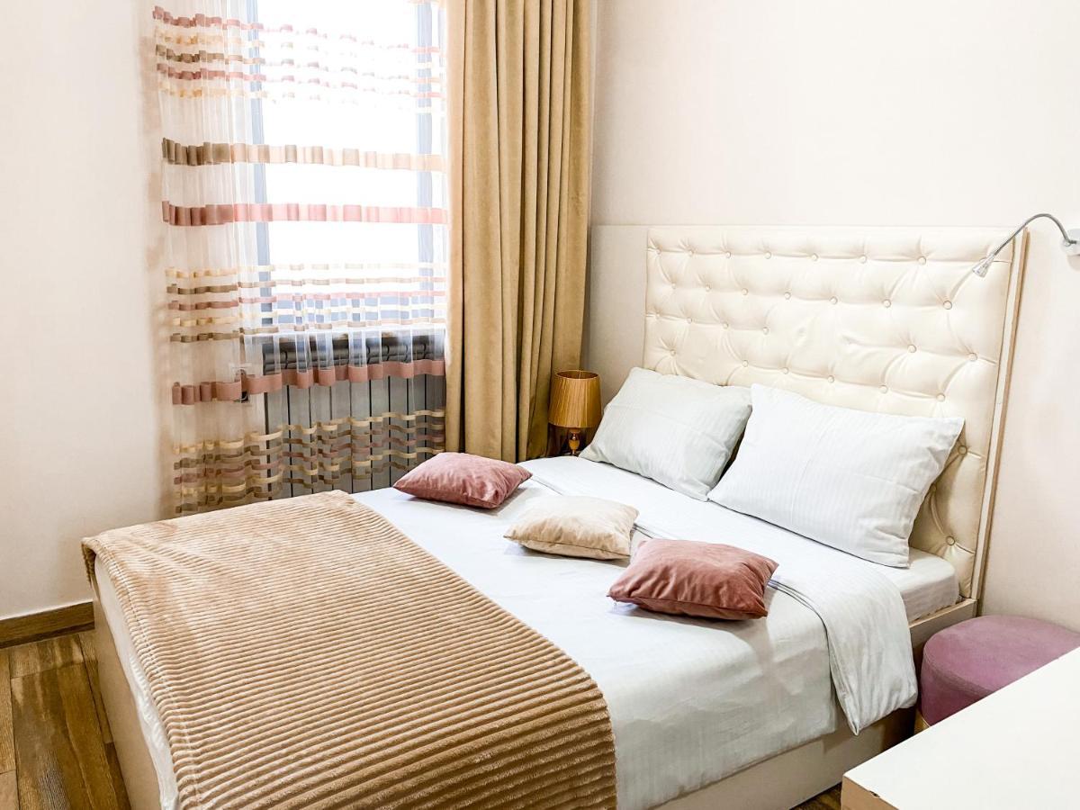 Alex Hotel Jerevan Buitenkant foto