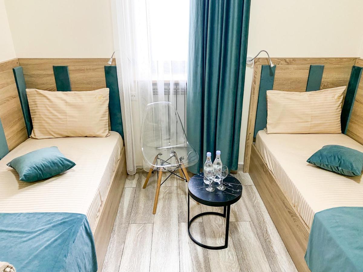 Alex Hotel Jerevan Buitenkant foto