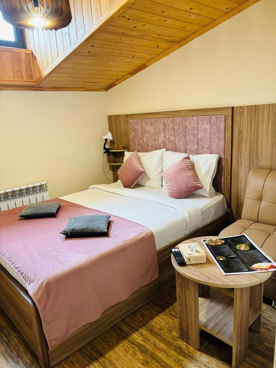 Alex Hotel Jerevan Buitenkant foto