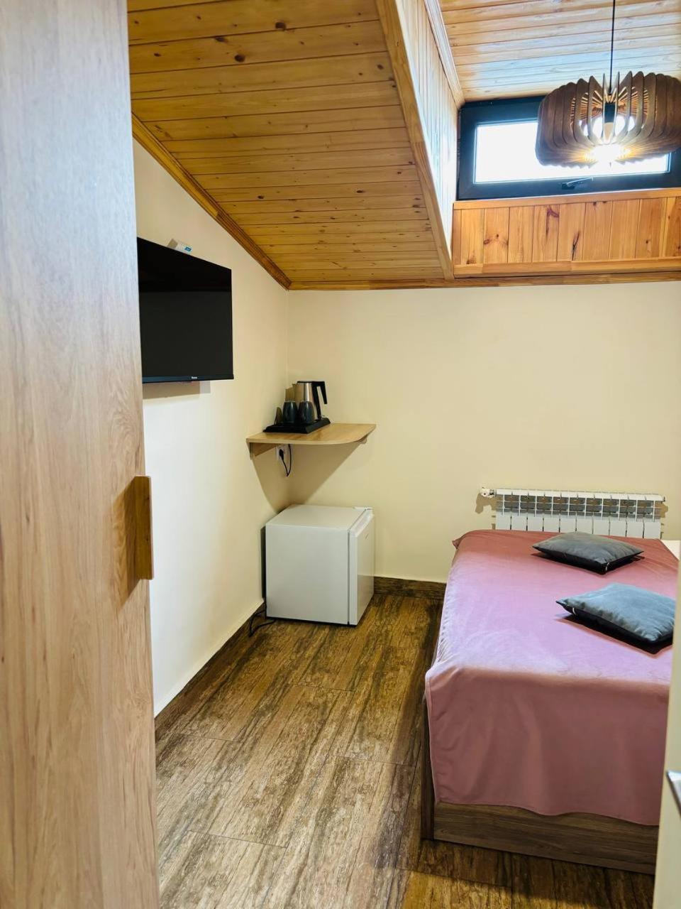 Alex Hotel Jerevan Buitenkant foto