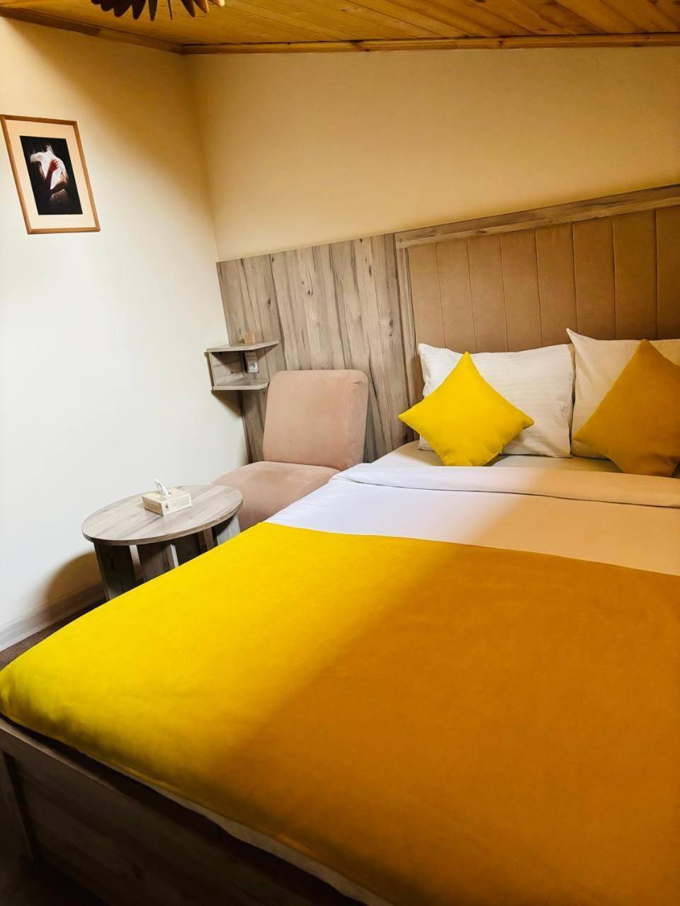 Alex Hotel Jerevan Buitenkant foto