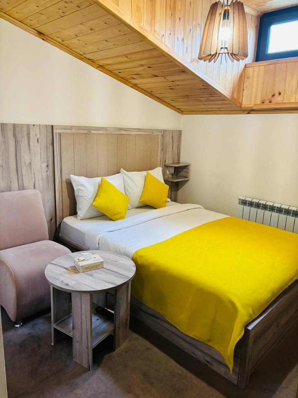 Alex Hotel Jerevan Buitenkant foto