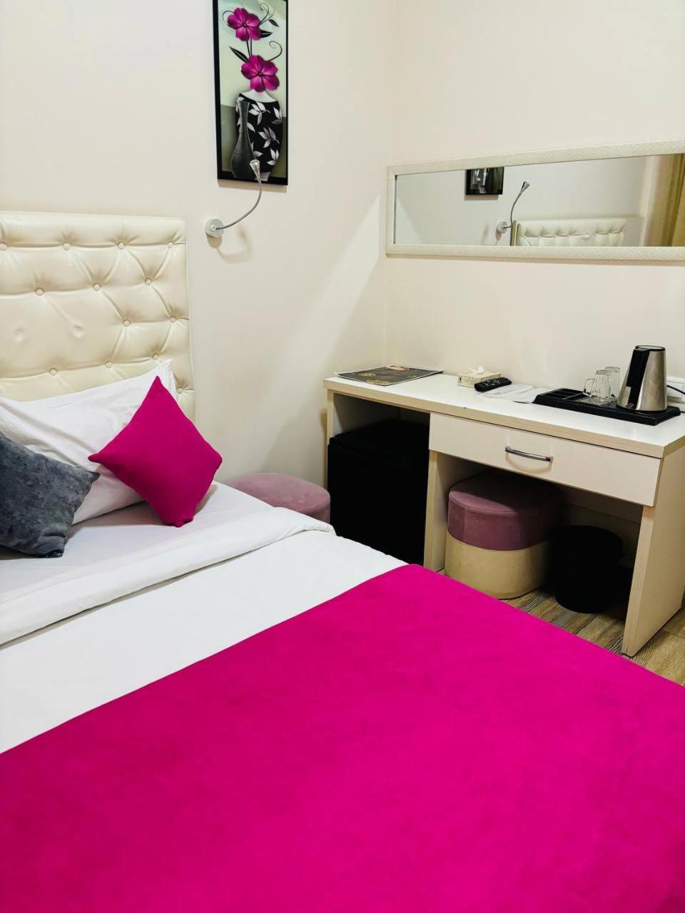 Alex Hotel Jerevan Buitenkant foto