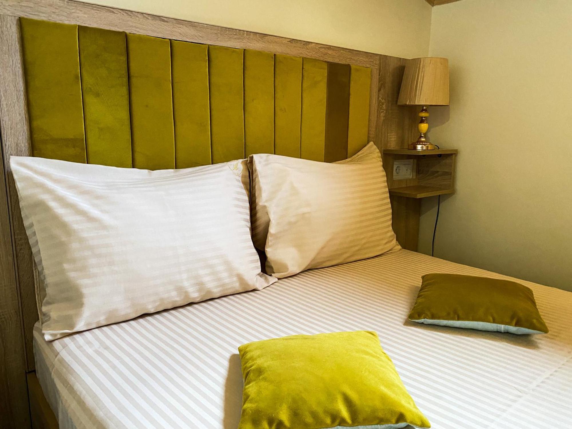 Alex Hotel Jerevan Buitenkant foto