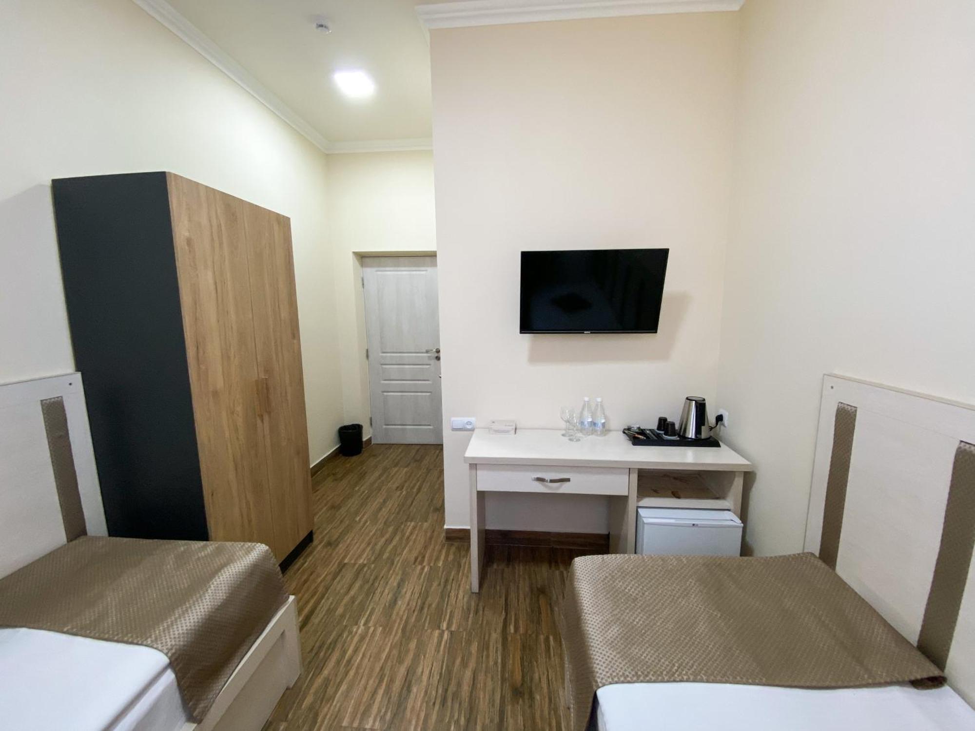 Alex Hotel Jerevan Buitenkant foto
