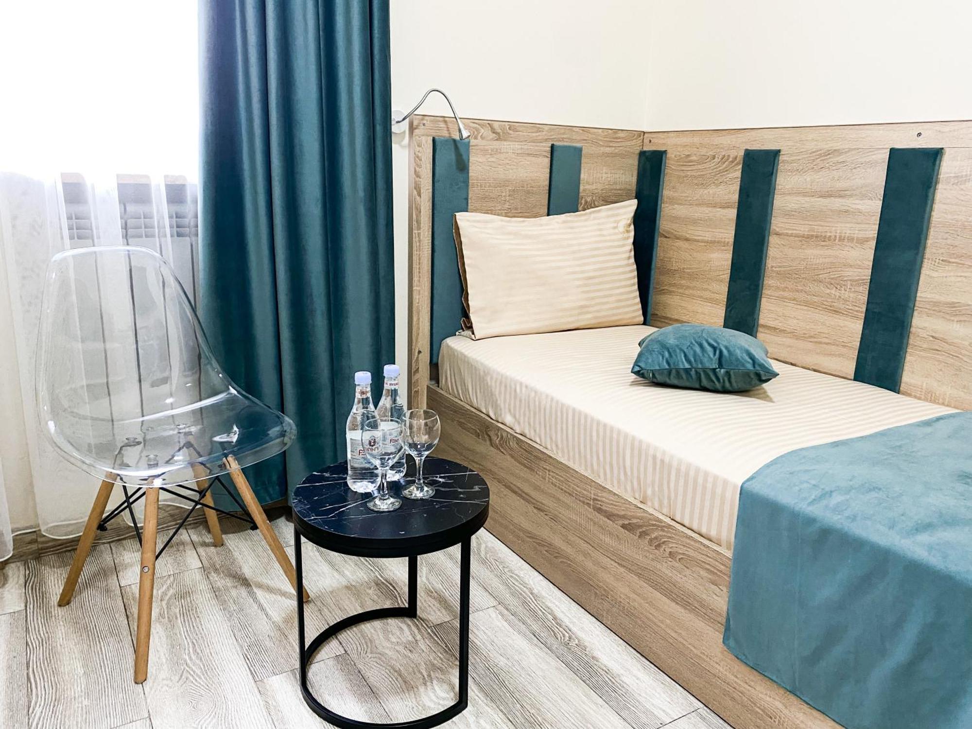 Alex Hotel Jerevan Buitenkant foto