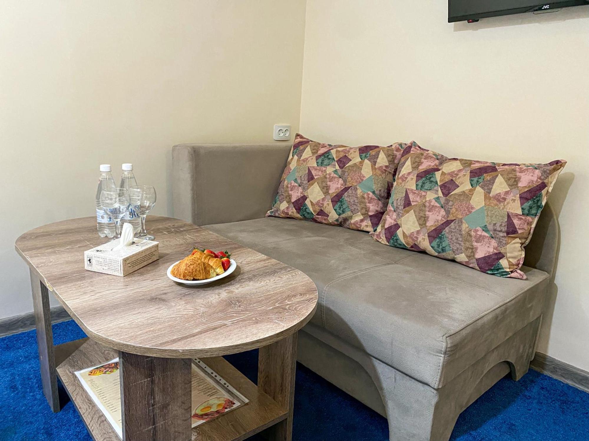 Alex Hotel Jerevan Buitenkant foto