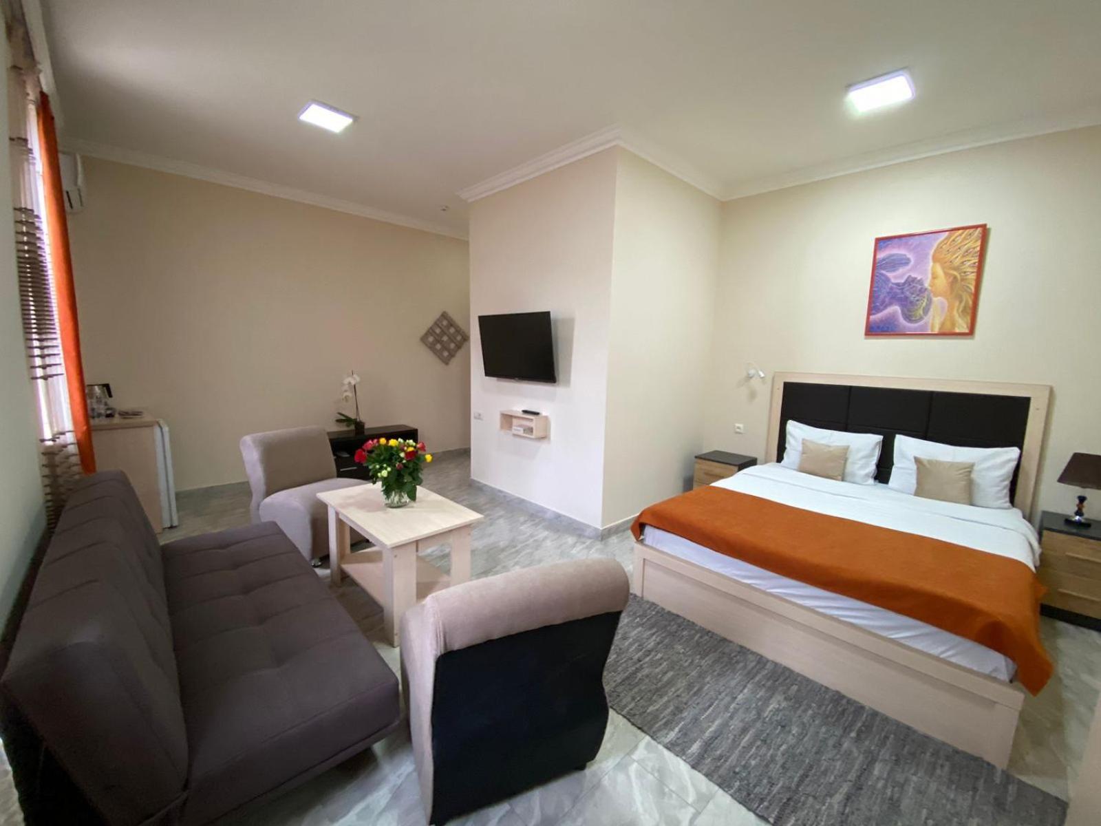 Alex Hotel Jerevan Buitenkant foto