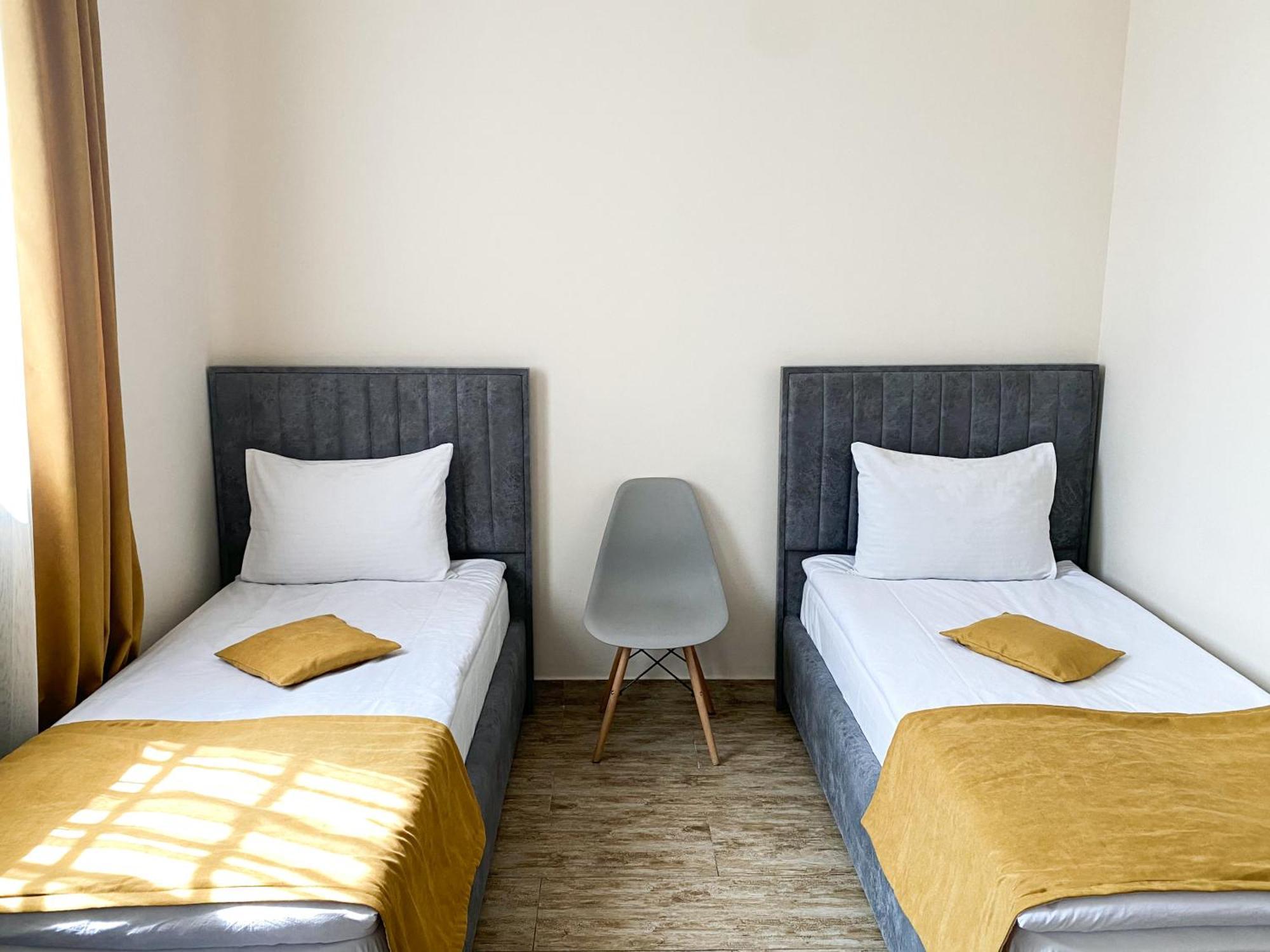 Alex Hotel Jerevan Buitenkant foto