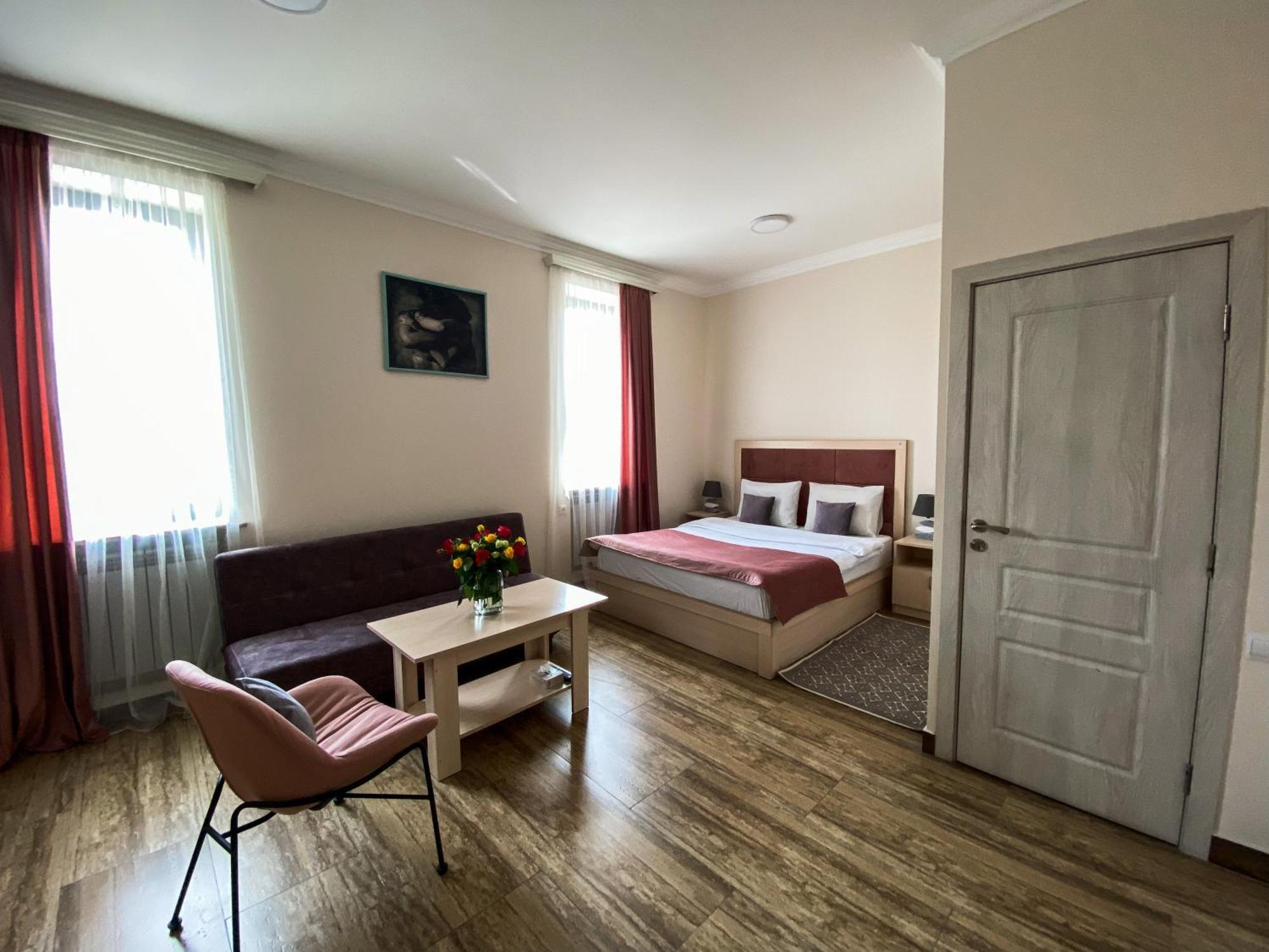 Alex Hotel Jerevan Buitenkant foto