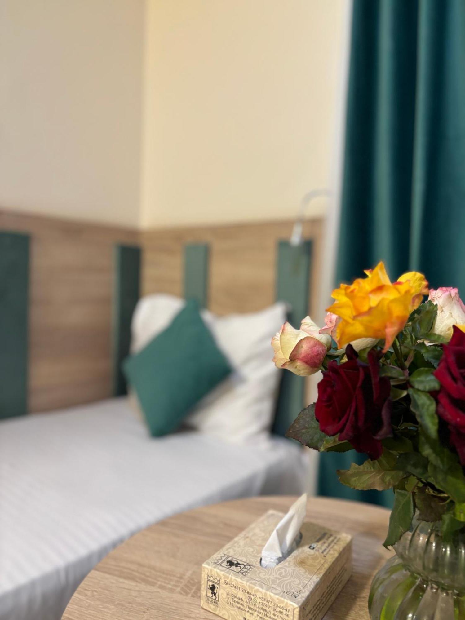 Alex Hotel Jerevan Buitenkant foto