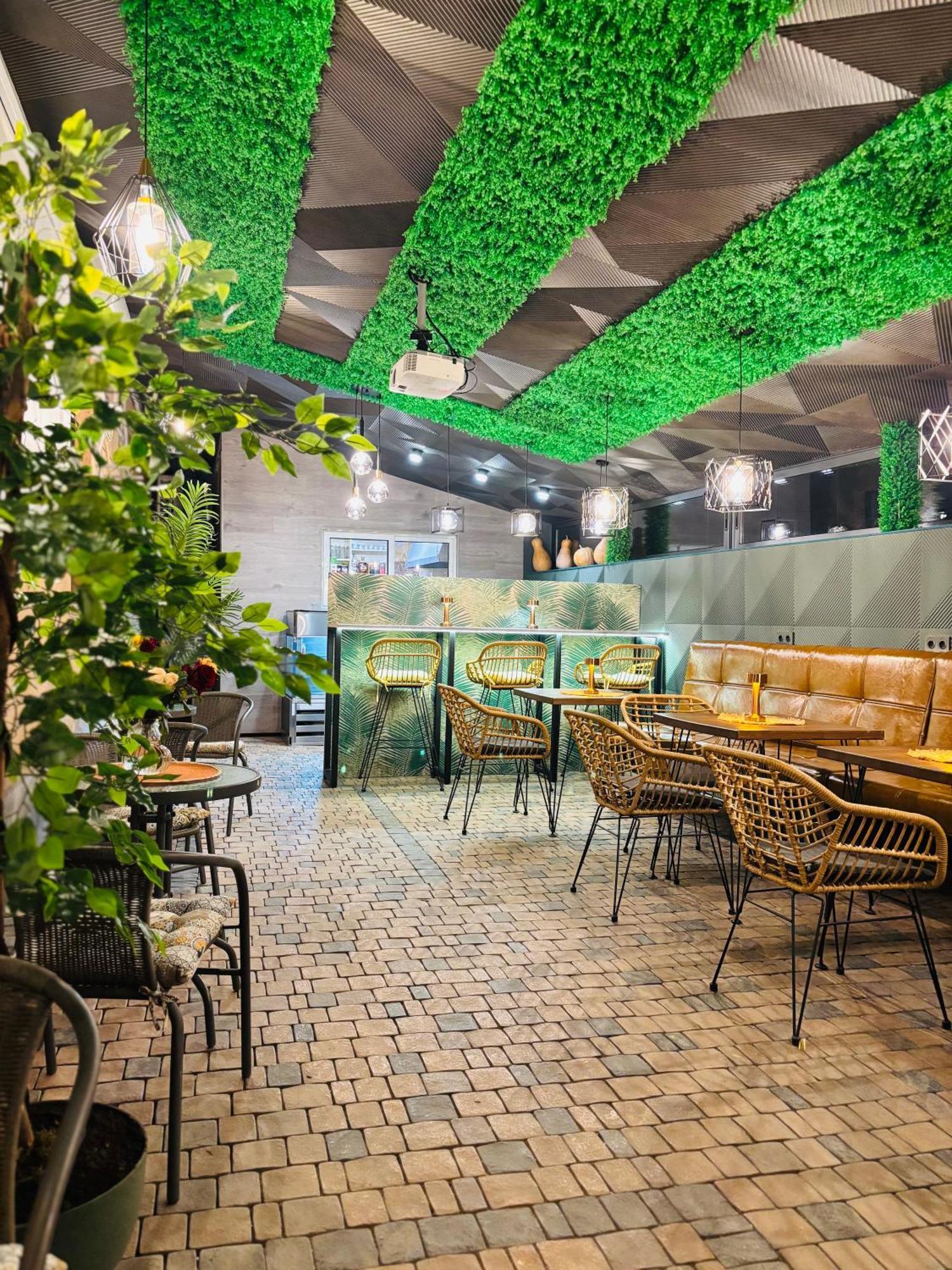 Alex Hotel Jerevan Buitenkant foto