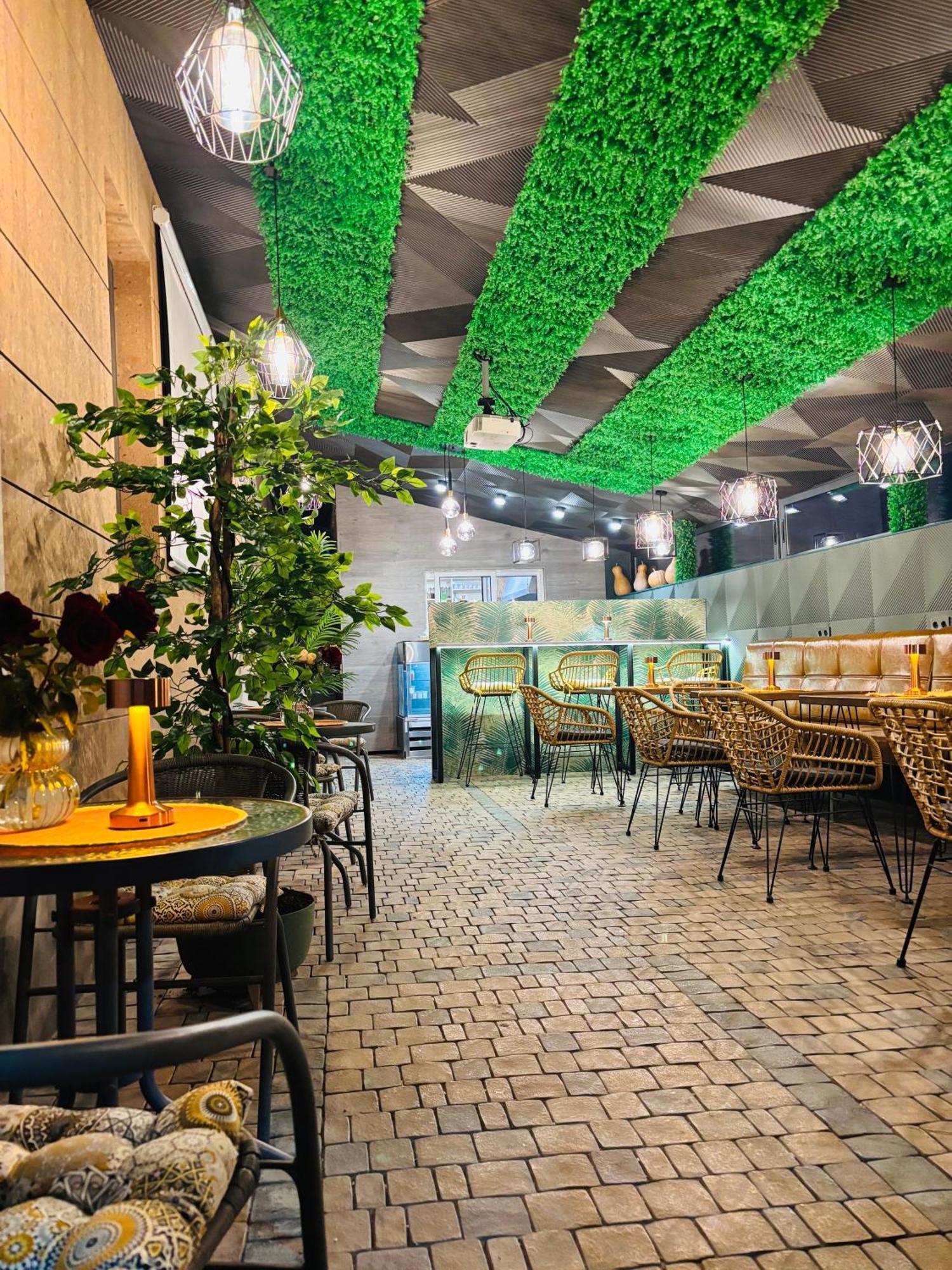 Alex Hotel Jerevan Buitenkant foto